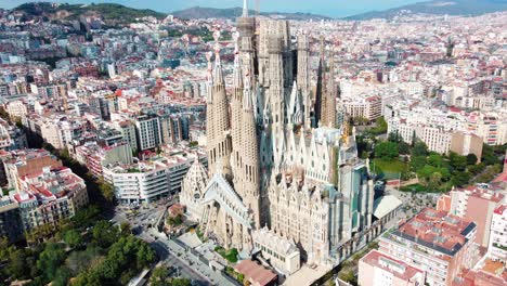 la sagrada familia in barcelona