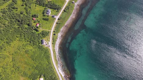 Drohnenaufnahme-Auf-Der-Insel-Vannoya-Aufgenommen-Auf-Der-Insel-Norwegen