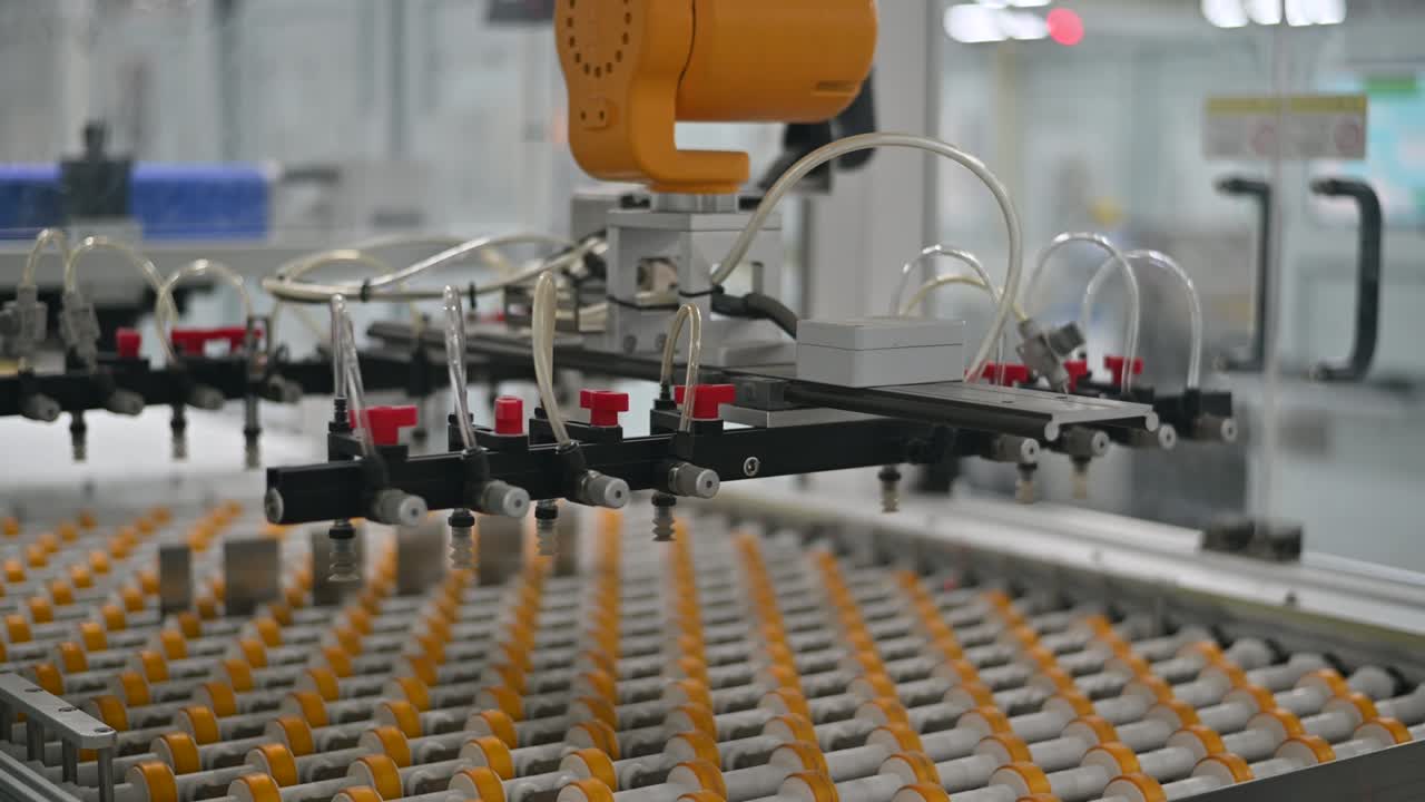 Hand robot stop working on machine conveyer line in factory