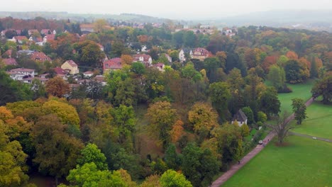 Erstaunliche-Luftaufnahme-Von-Oben,-Flugwald,-Historischer-Park-Weimar,-Thüringen,-Deutschland,-Herbst-23