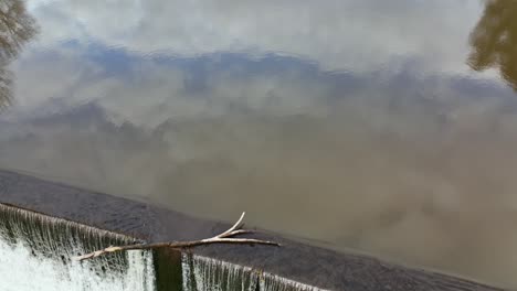 Vista-Aérea-De-La-Caída-De-Agua-Cerca-Del-Parque-Estatal-Starr&#39;s-Mill