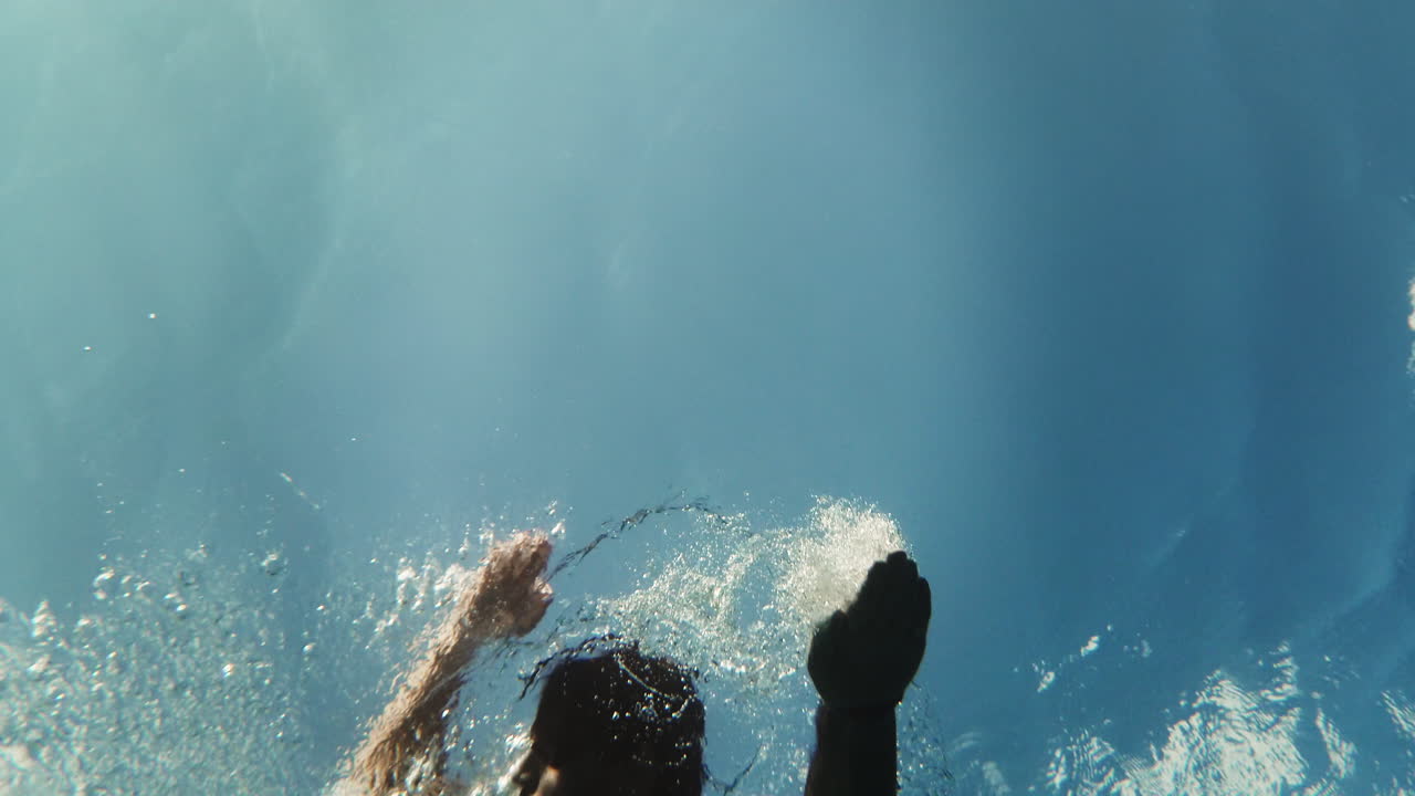 바다에서 수영하는 것