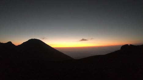 Amanecer-En-El-Volcán-Pacaya-En-Guatemala