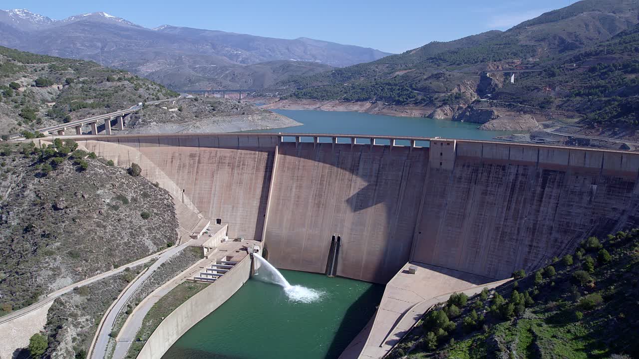 Dam and water reservoir