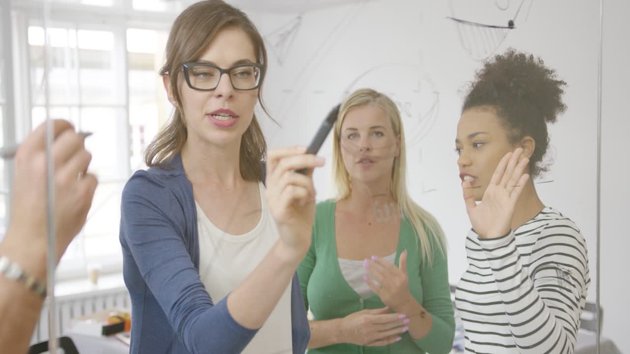 compañeros de trabajo en proceso de creación