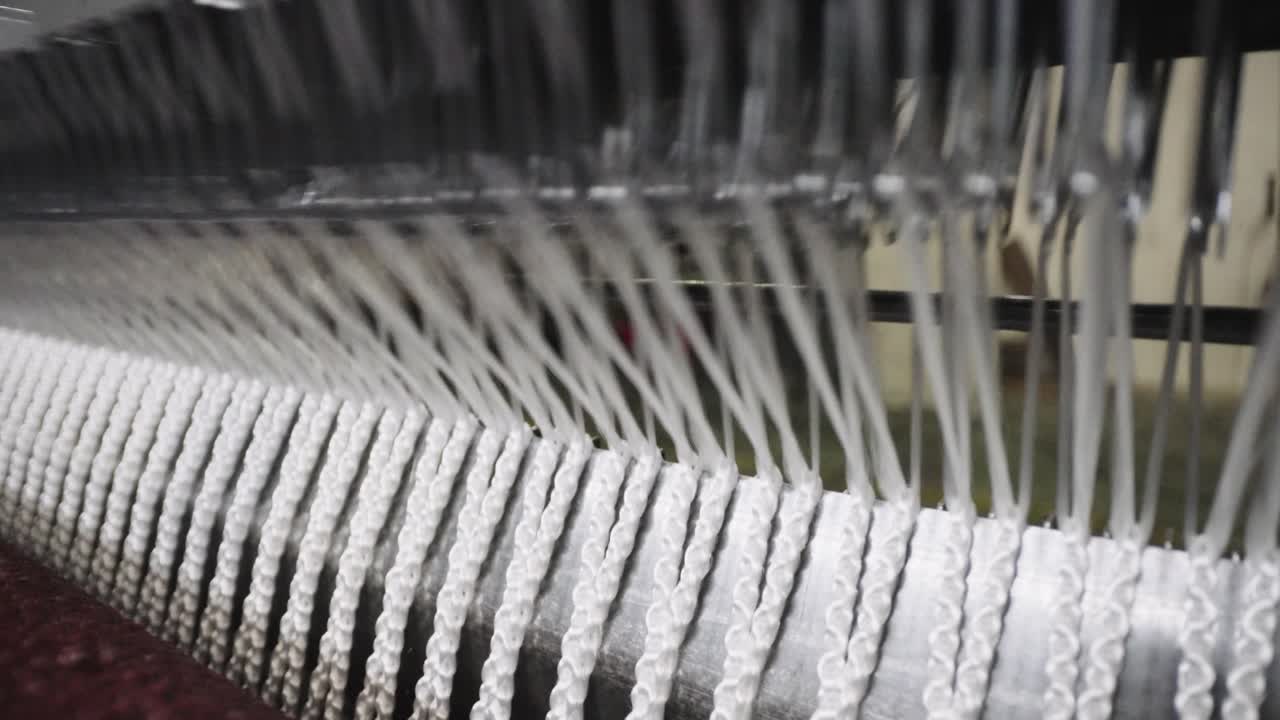 máquina de tejer automática fabricar red de hilo blanco - de cerca