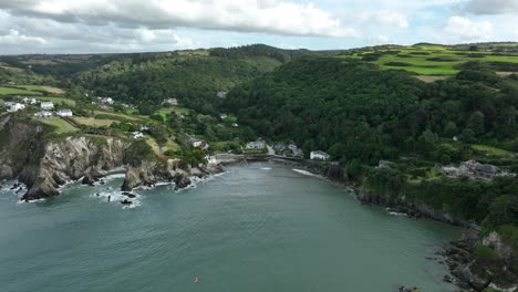 Lee-Bay,-Ilfracombe,-North-Devon---Drone-Aéreo-Prores-Septiembre-2022---Clip-2