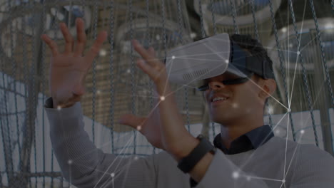 animación de la red de conexiones sobre el hombre de negocios que usa auriculares vr