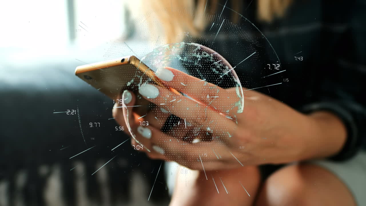 animación del globo sobre la mujer usando un teléfono inteligente