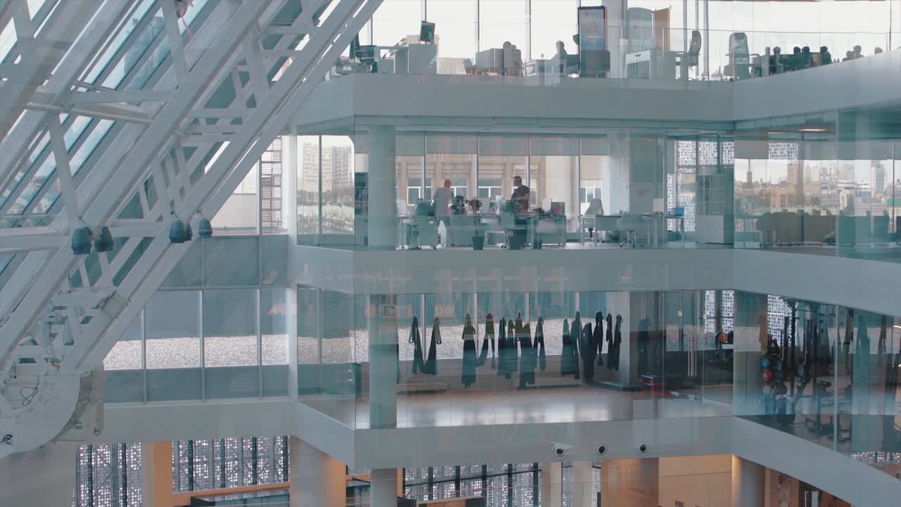 현대적인 사무실 건물 인테리어