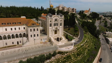 vista aérea de la iglesia salesiana, basílica de jesús el adolescente en nazaret, israel