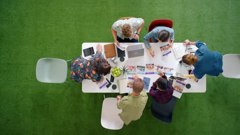 reunión, colaboración y trabajo en equipo por empresa