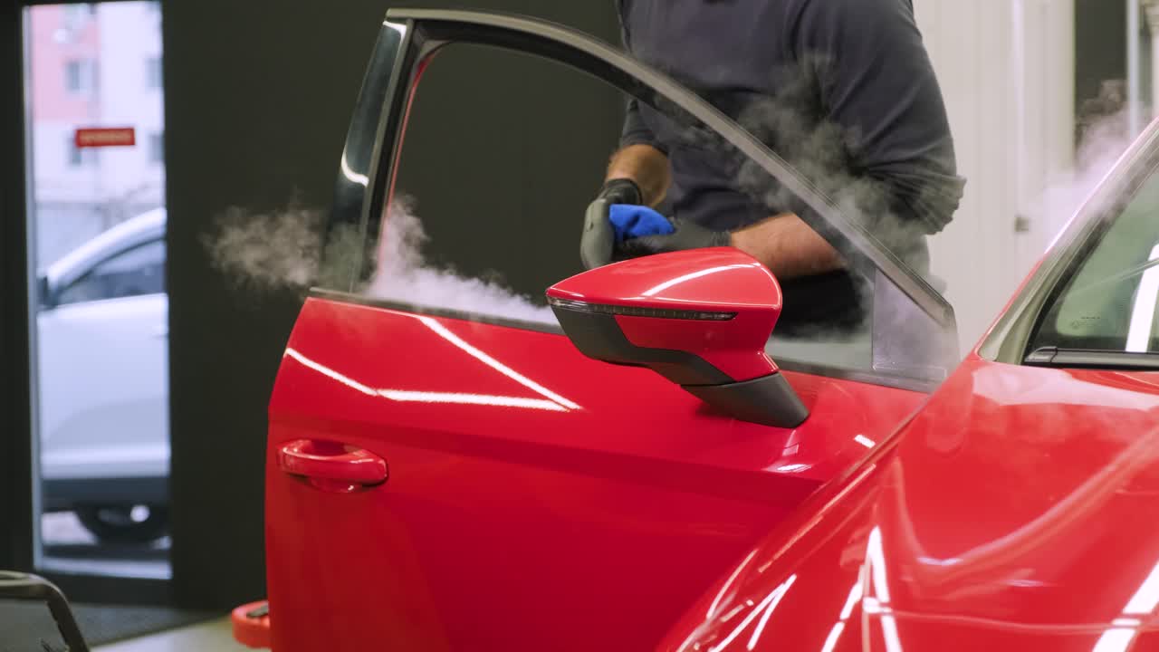 전문적인 자동차 청소. 샤워. 인테리어 세부 사항. 자동차 인테리어를 건조 청소 및 세부 사항; 깊은 좌석 청소; 자동차 세탁에서 거품을 는; 먼지에서 자동차 패널을 청소하는; 진공청소기