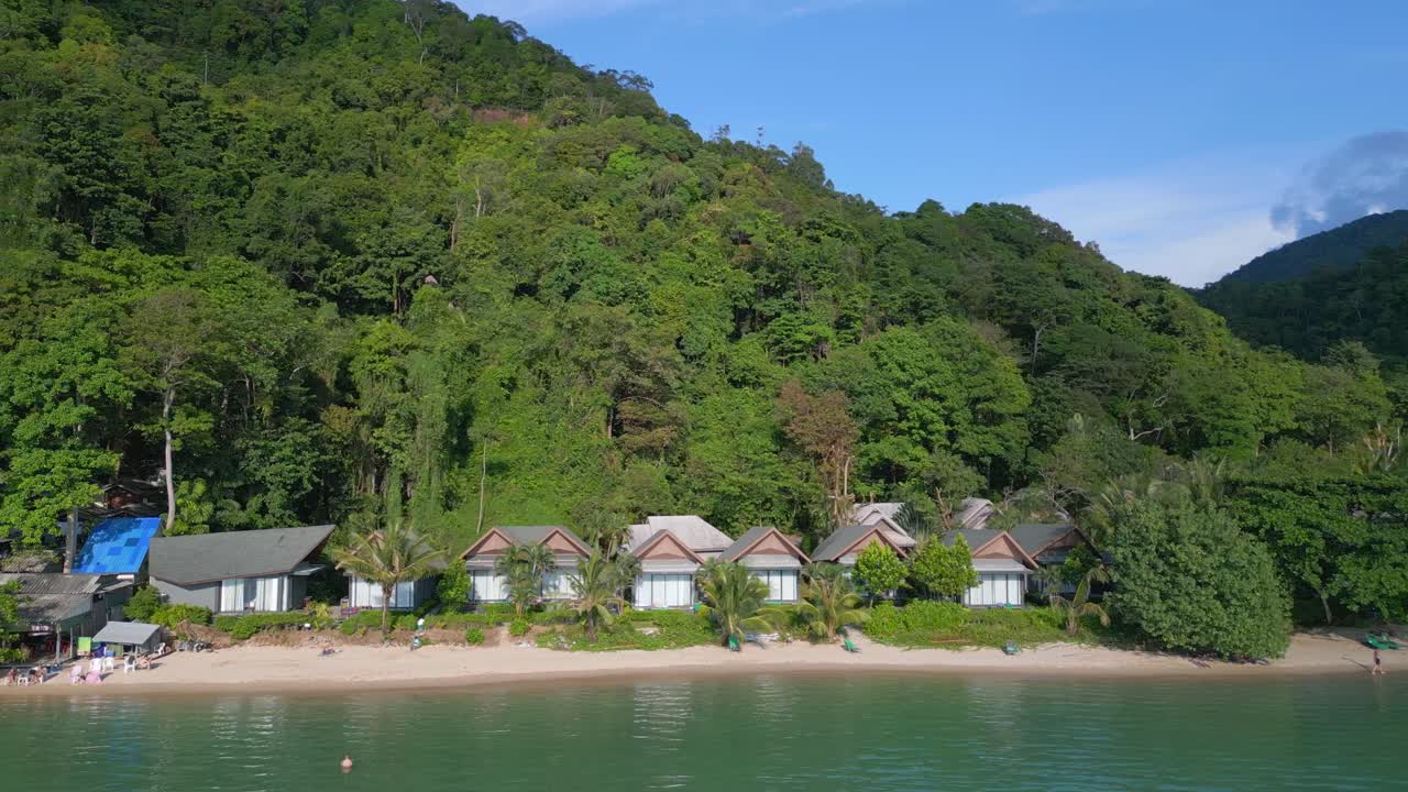 최고의 항공 상상 비행 산사태 진 ⁇  산사태 파괴 부서진 폐허 해변 리조트, 환경 재난 태국 2022