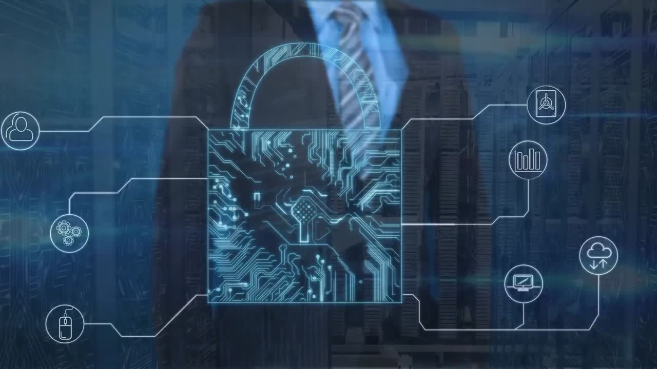animación de candados y procesamiento de datos sobre hombres de negocios caucásicos y servidores de computadoras.