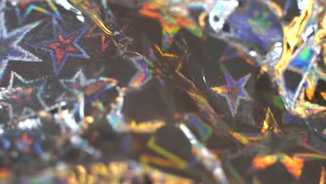 holográfica superficie iridescente papel de aluminio arrugado pastel. holograma real de fondo de papel de alumino abstracto arrugado con textura de múltiples colores