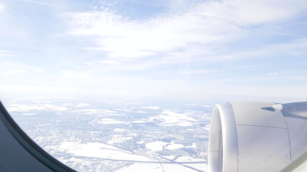 겨울에 러시아를 날아다니는 비행기