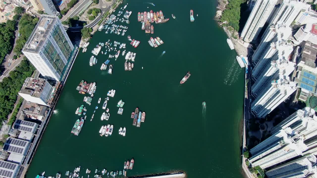 아름다운 날 홍콩 남서부의 애버딘 항구와 스카이라인, 공중 전망