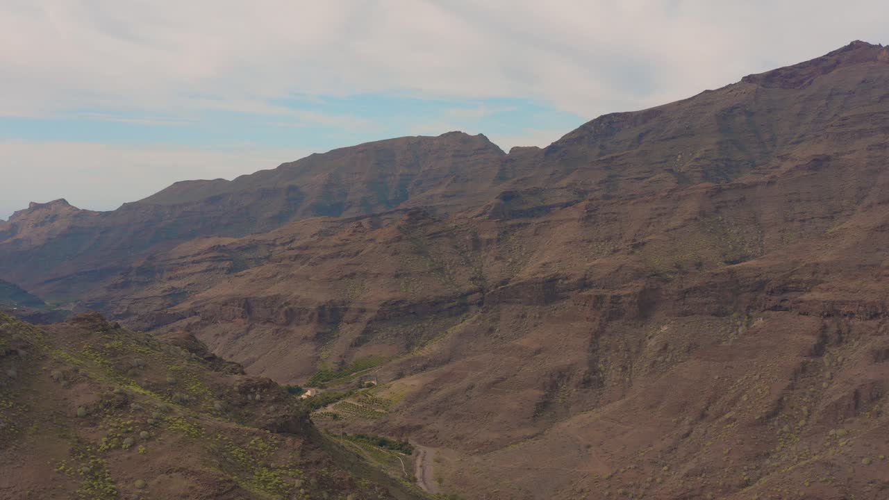 vuelo de drones de montañas y cañones en gran canaria