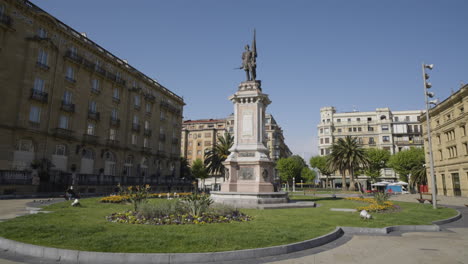 monument statue in city of san sebastian square surround by buildings, motion view