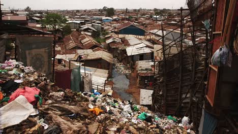 Vista-De-La-Luna.-El-Barrio-Marginal-Más-Grande-De-Kenia