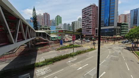 lapso de tiempo de buen tiempo y tráfico intenso en tsuen wan tai ho road y sha tsui road en hong kong