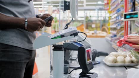mobile payment at grocery store checkout