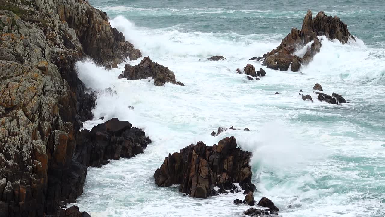 Rocce e oceano. La Coruña. Spagna. Oceano Atlantico
