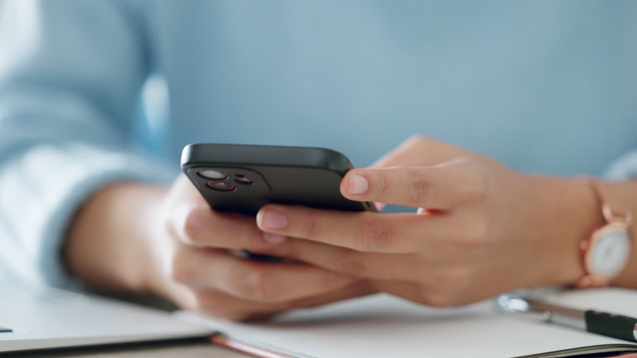 teléfono de redes sociales, correo electrónico en la web