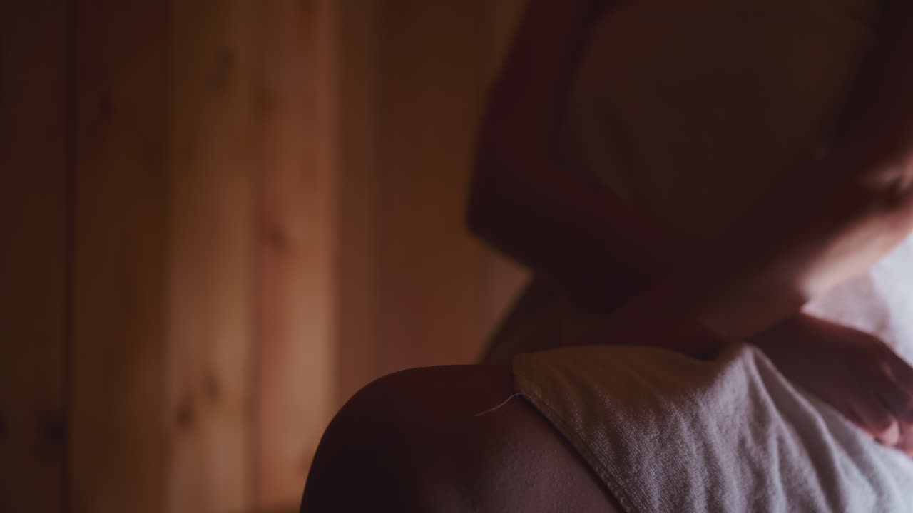 사우나에 있는 여자