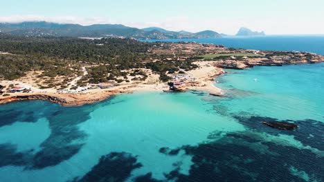 Antena-De-Hermosos-Paisajes-En-Cala-Comte-En-España