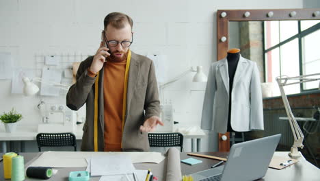 diseñador de moda en el trabajo
