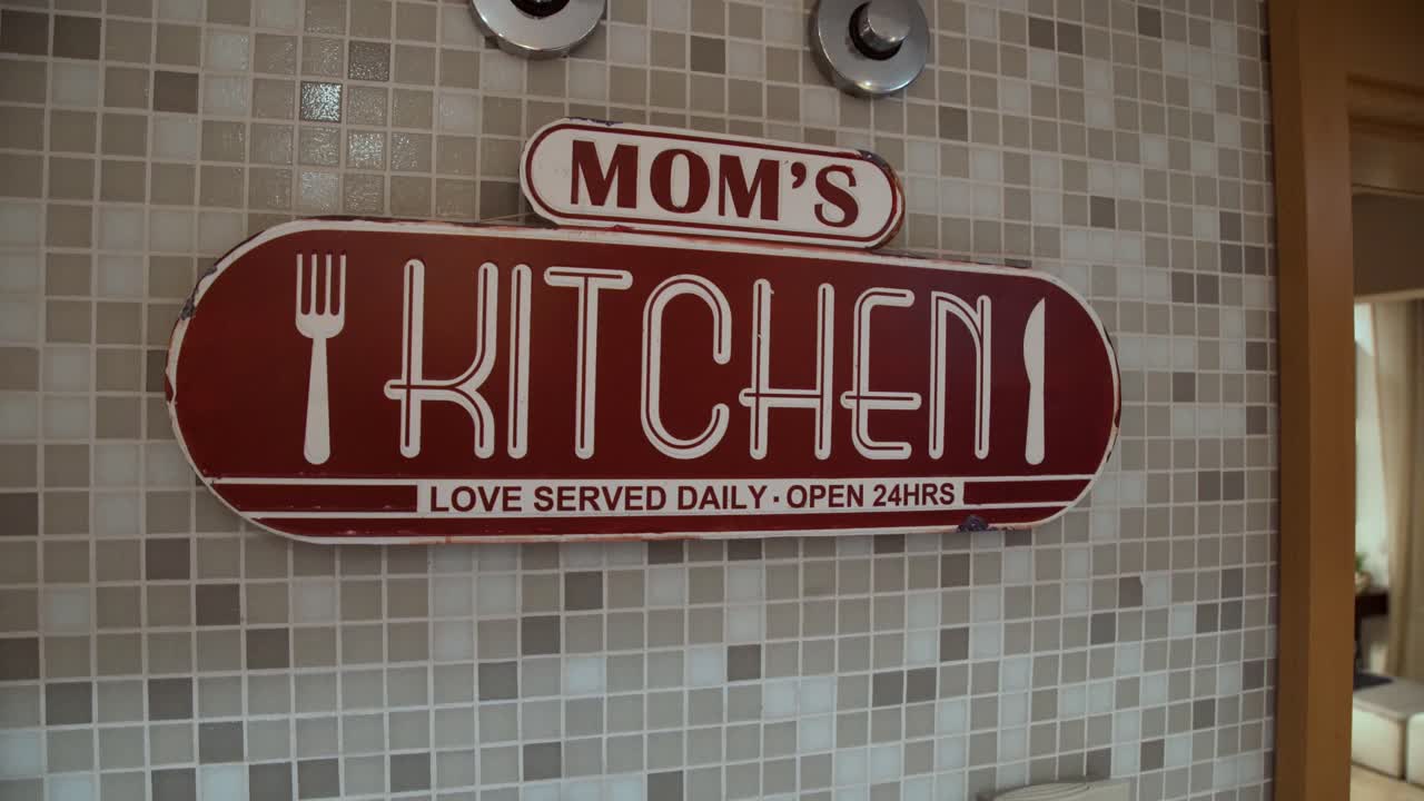 &amp;quot;Mom's Kitchen&amp;quot; plaque on wall