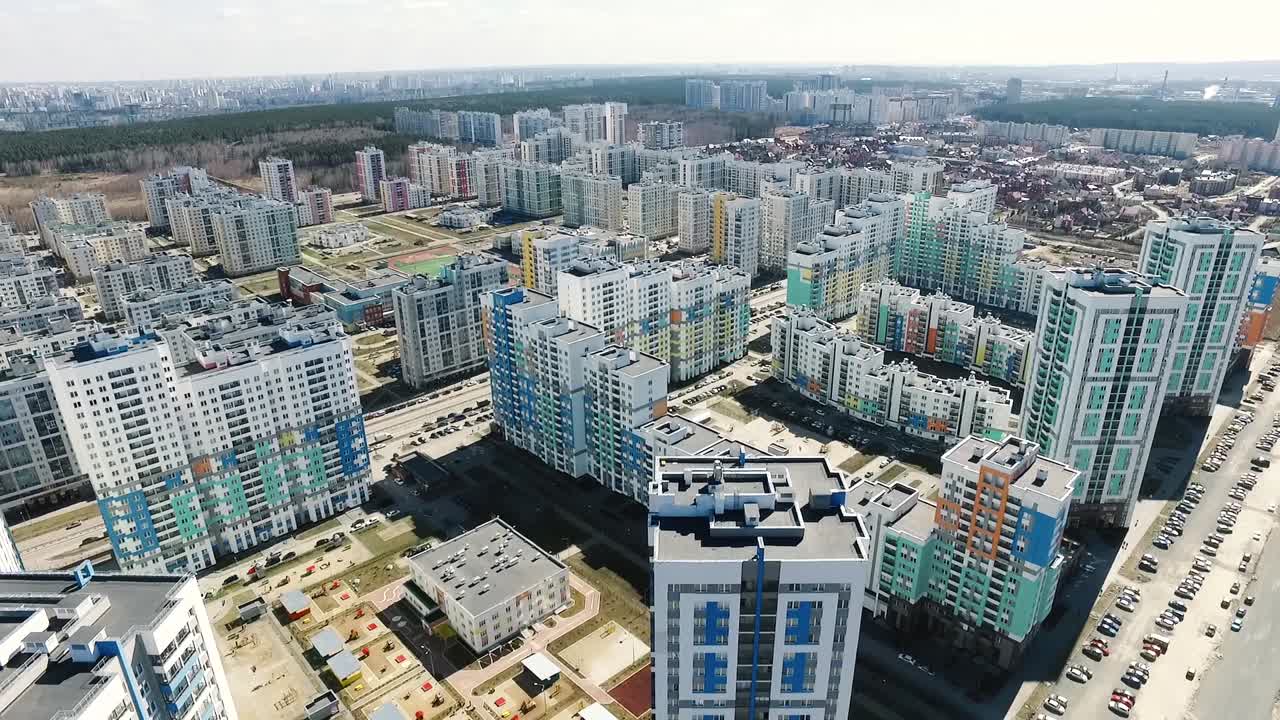 다채로운 주거 개발의 공중 사진
