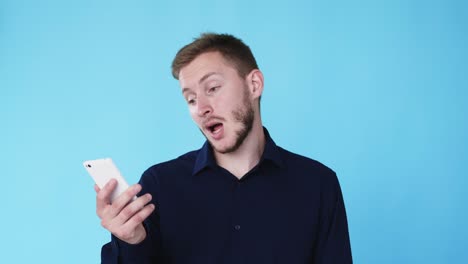 llamada aburrida blah expresión hombre teléfono gif bucle