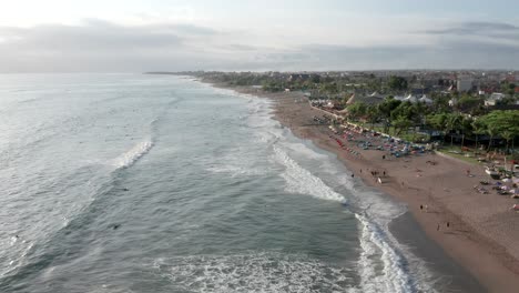 Surfers-and-tourists-enjoy-famous-Canggu-beach-in-Bali,-Indonesia