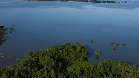 Small-forest-islands-surrounded-by-flood-water