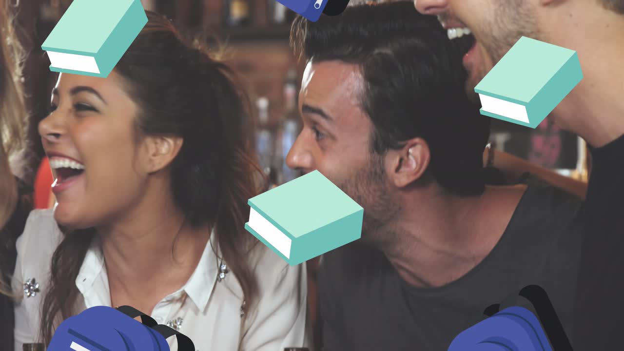 Animación de íconos de libros y bolsos sobre un grupo de amigos diversos brindando con sus bebidas en un bar.