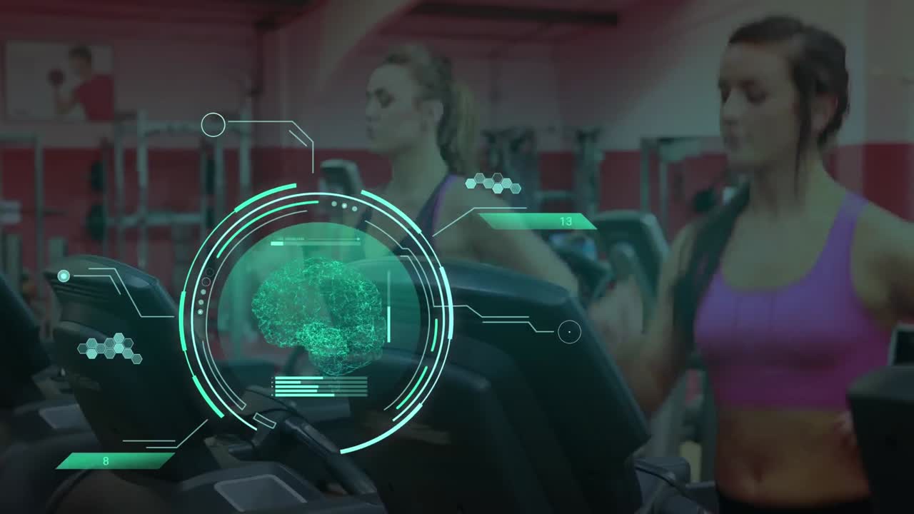 animación del procesamiento de datos sobre mujeres caucásicas corriendo en cinta de correr haciendo ejercicio en el gimnasio.