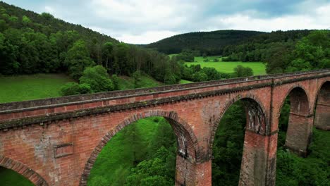 Alemania,-Histórico-Viaducto-De-Himbächel-En-Odenwald,-Construido-En-1880