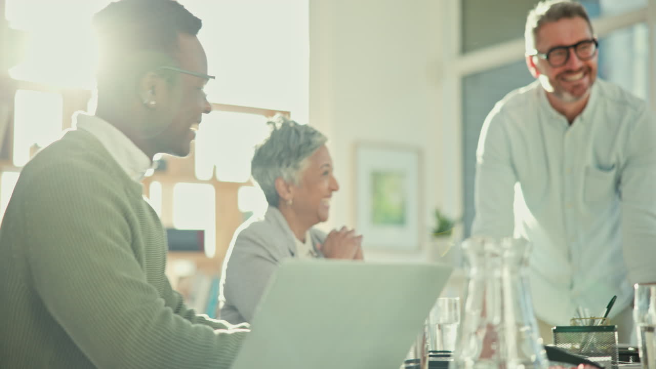 Mentor, planning and teamwork with business people