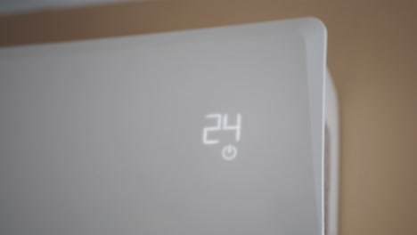 pantalla del acondicionador de aire que muestra el ajuste de la temperatura