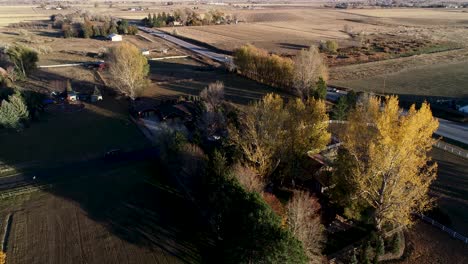 Drohnenaufnahme-4k-Highway-14-Mulberry-Street-Fort-Colins-Colorado-Herbst-2021