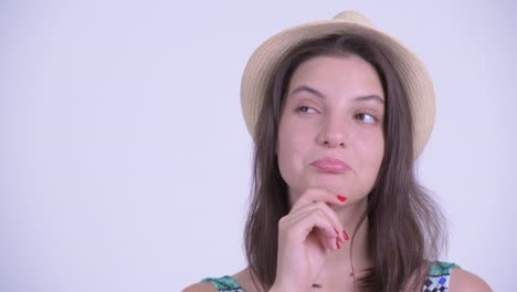 joven y hermosa turista feliz