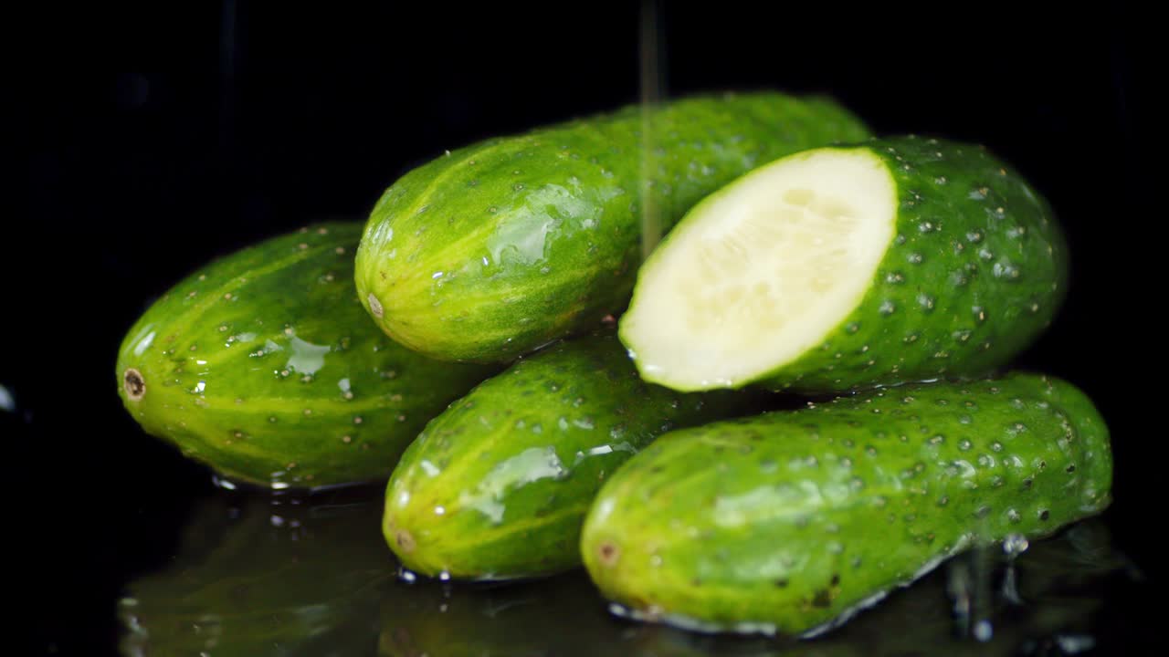 신선한 호박이 떨어지는 물방울.