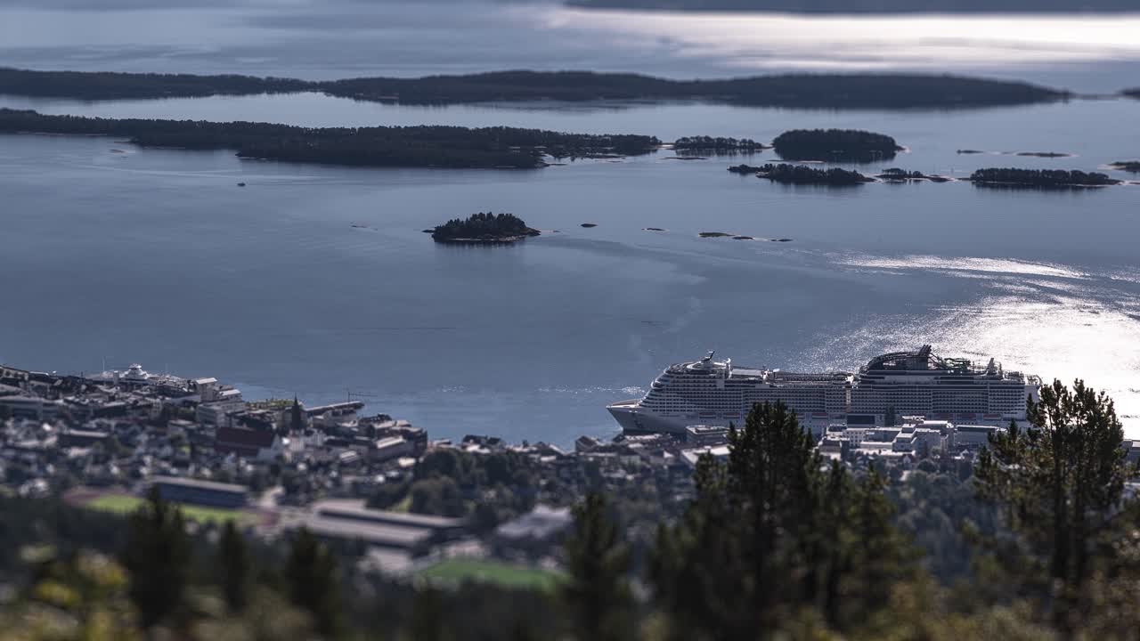 un lapso de tiempo de desplazamiento de inclinación del puerto y el puerto de molde