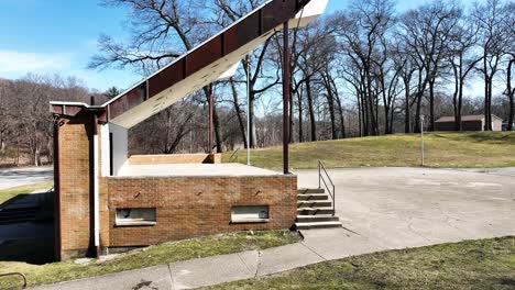 Side-view-of-the-outside-amphitheater-at-McGraft