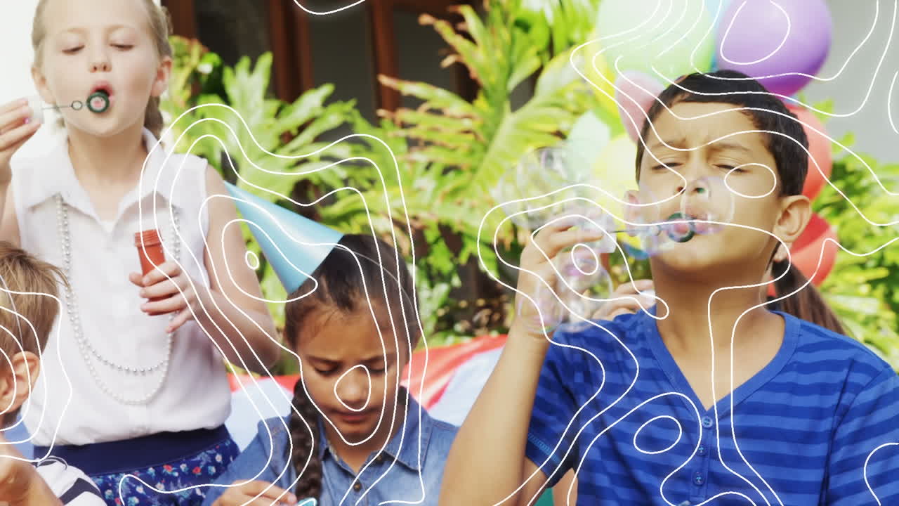 생일 파티에서 놀고 있는 다양한 어린이들을 가로지르는  ⁇  선의 애니메이션