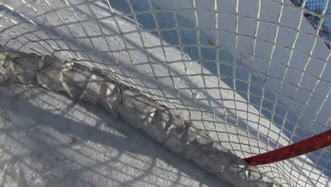 Eishockey-Torstand-Im-Netto-Wintersport-Im-Freien