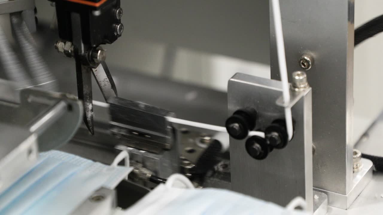 생산 라인에서 수술용 마스크를 위한 자동 절단 탄성 이어 루프 - 안면 마스크 제조 기계